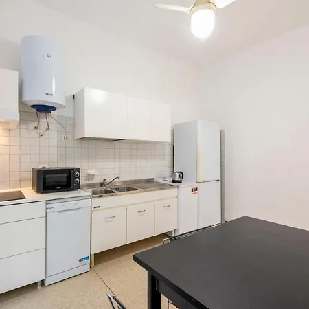Lejlighed Joivy Sunny 3-bed Flat With Balconies