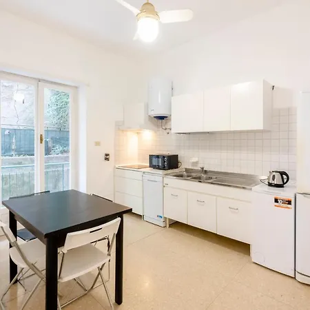 Joivy Sunny 3-bed Flat With Balconies *