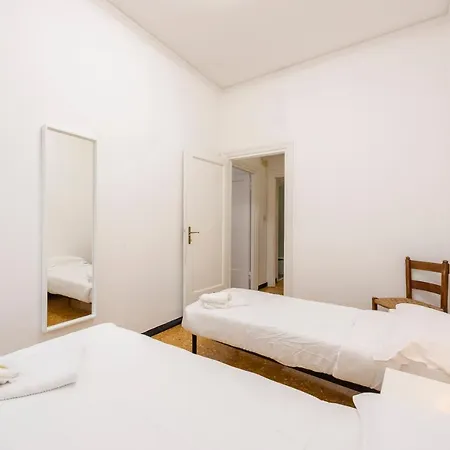 Lejlighed Joivy Sunny 3-bed Flat With Balconies