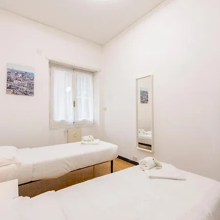 Joivy Sunny 3-bed Flat With Balconies Lejlighed