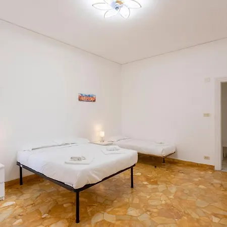 Joivy Sunny 3-bed Flat With Balconies Lejlighed