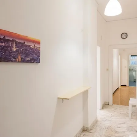 Lejlighed Joivy Sunny 3-bed Flat With Balconies Genova