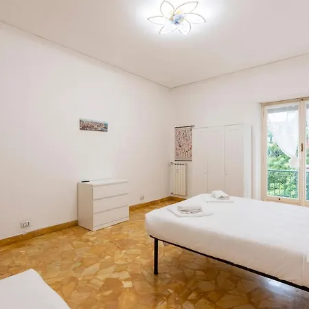 Joivy Sunny 3-bed Flat With Balconies Lejlighed Genova
