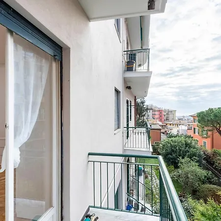 Lägenhet Joivy Sunny 3-bed Flat With Balconies *