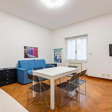 Joivy Sunny 3-bed Flat With Balconies